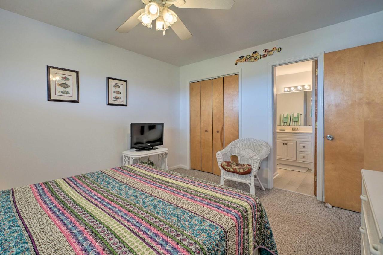 Oak Island Beachfront Condo With Community Pool Exterior photo