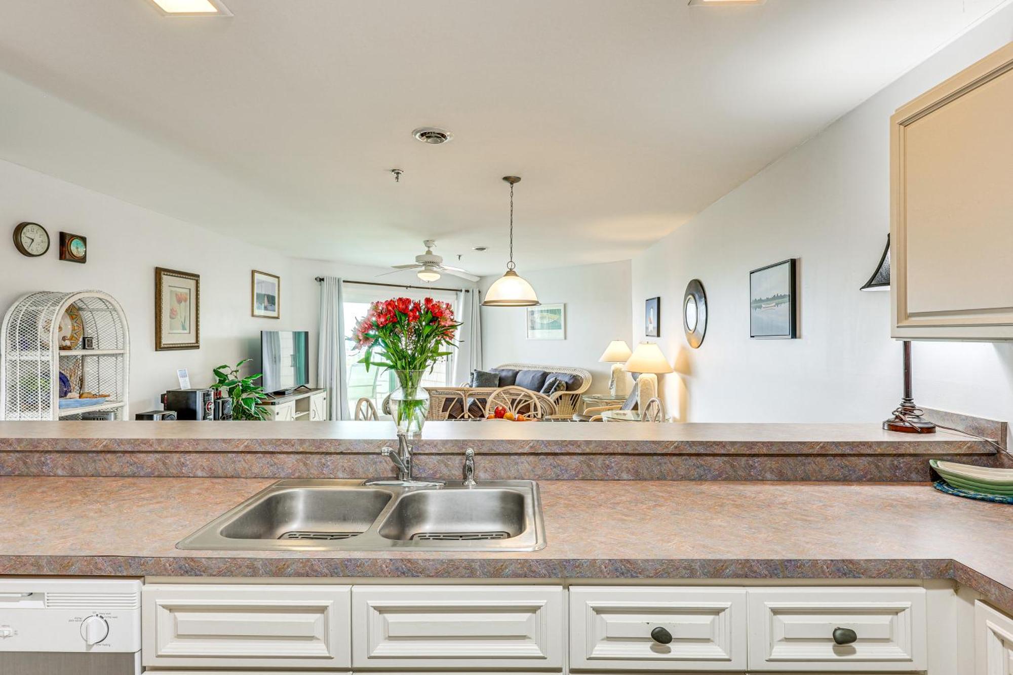 Oak Island Beachfront Condo With Community Pool Exterior photo